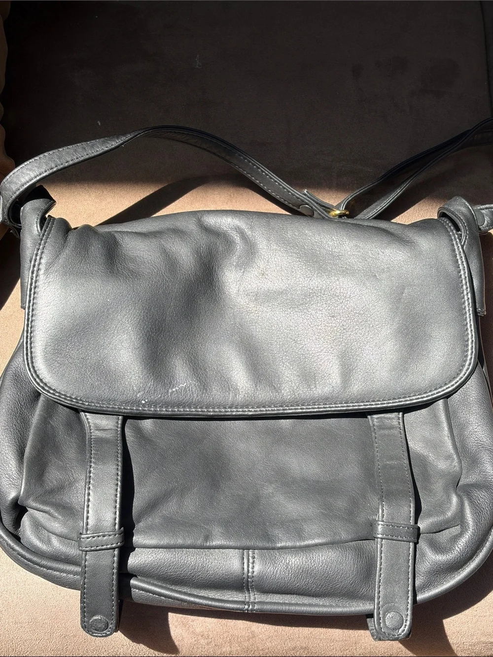 Beautiful Brio Classic Leather velvet interior pockets / pouch crossbody
